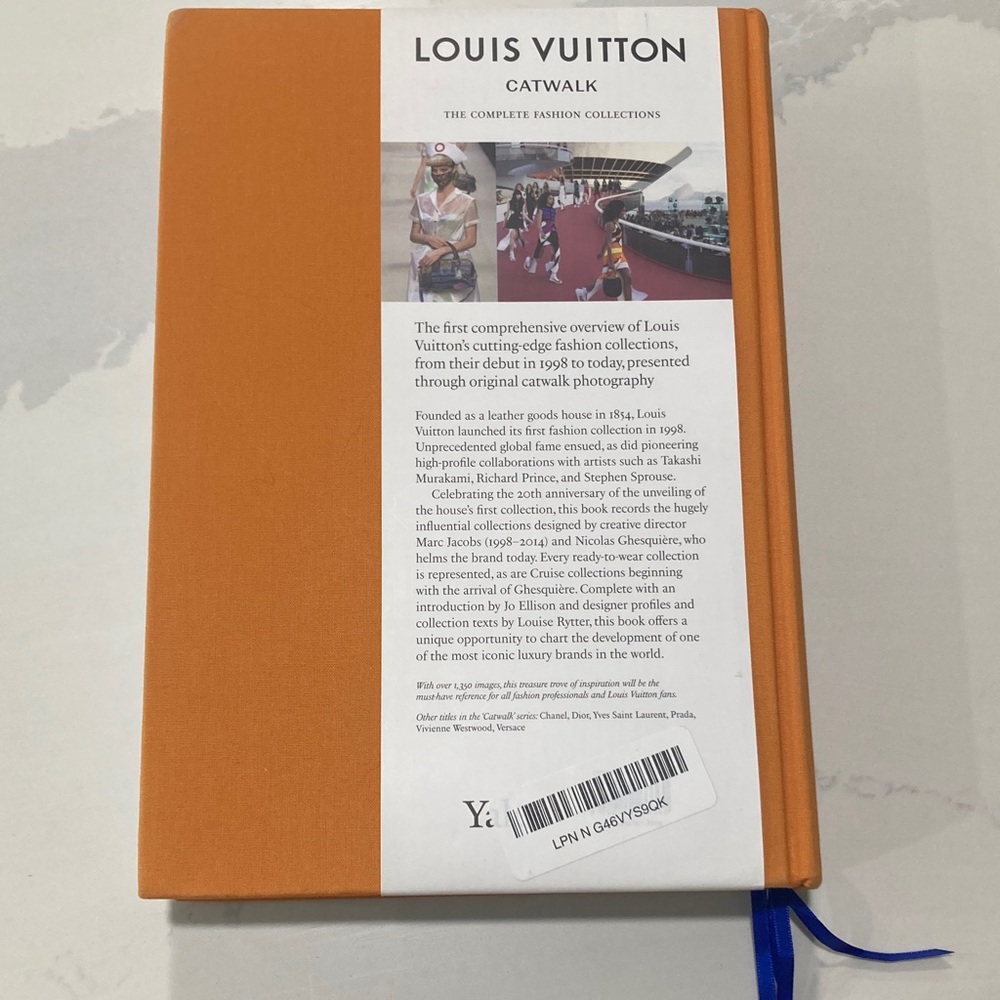 Louis Vuitton Catwalk Book - Picture 3 of 8